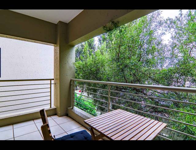 1 BEDROOM APARTMENT FOR SALE IN BRYANSTON